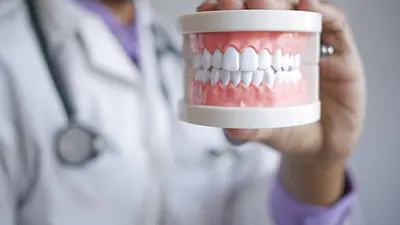 Aparaty ortodontyczne ruchome - kiedy sprawdzają się lepiej niż aparat stały i dla kogo są przeznaczone?