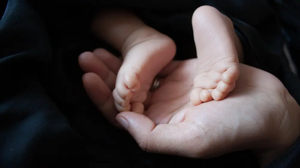 Duchowa adopcja dziecka poczętego to piękny gest miłości