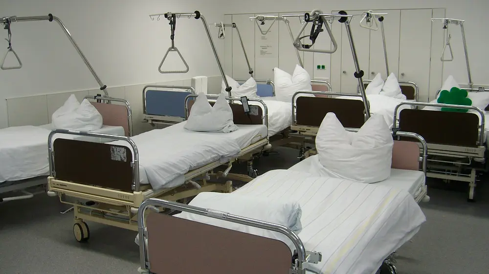 Wysięgnik z uchwytem trójkątnym – zwiększ samodzielność pacjenta